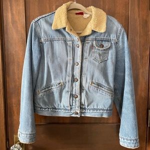 Levi’s sherpa-limed jean jacket. Size Junior’s Medium, fits like Women’s Small.